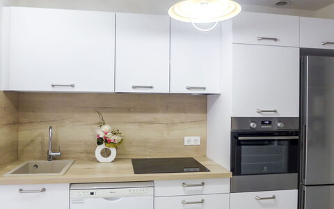 Vieux Nice: Countertop, Cabinetry, Kitchen Sink, Furniture, Property, Sink, Kitchen Stove, Tap, Building, Kitchen