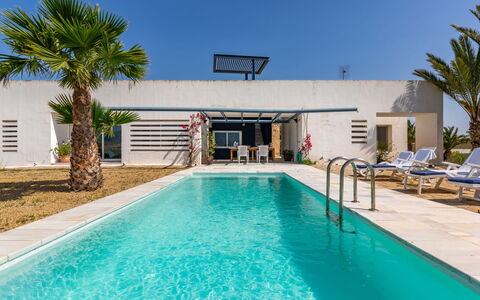 La Veleta: Water, Plant, Building, Daytime, Property, Sky, Swimming Pool, Azure, Tree, Body Of Water