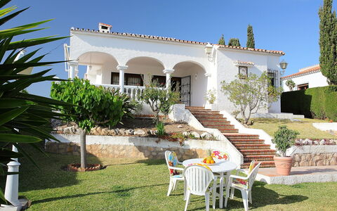 Villa Tulipán: Property, House, Building, Real Estate, Home, Villa, Estate, Vacation, Architecture, Backyard