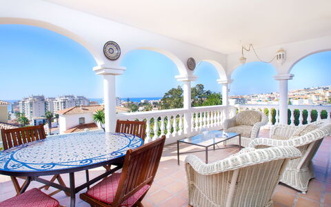 Villa Tulipán: Property, Building, Real Estate, Room, Azure, Furniture, House, Table, Estate, Sky