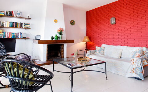 Villa Tulipán: Furniture, Room, Interior Design, Living Room, Property, Table, Wall, Building, Floor, House
