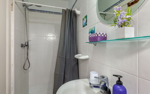 Los Jablitos: Plumbing Fixture, Property, Photograph, Tap, Building, Blue, Bathroom, Product, Purple, Azure