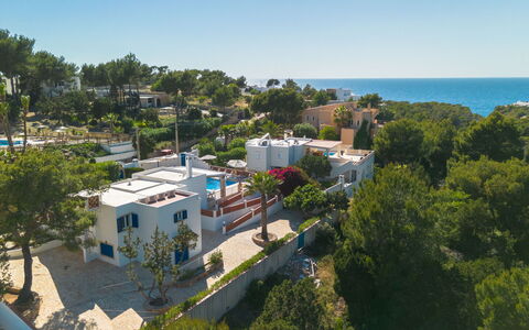 Anromi: Sky, Tree, Residential Area, Estate, Shade, Suburb, Villa, Resort Town, Resort