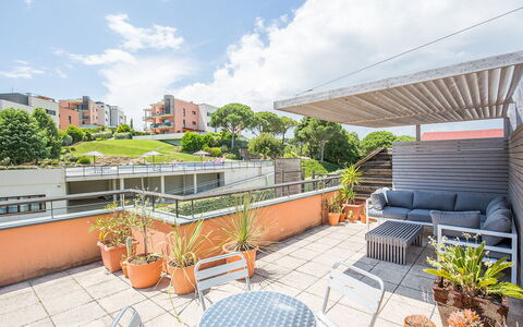 Jardins Sa Boadella: Cloud, Sky, Plant, Property, Building, Flowerpot, Outdoor Furniture, Interior Design, Chair, Urban Design