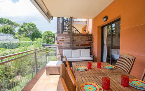 Jardins Sa Boadella: Property, Room, Building, House, Real Estate, Interior Design, Balcony, Home, Furniture, Architecture