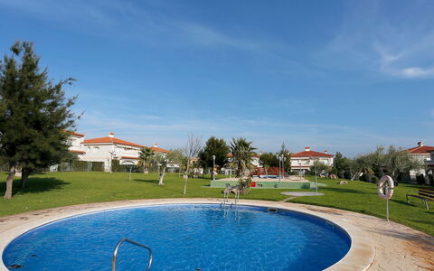 Jalisco de Los Monteros: Swimming Pool, Property, Water, Real Estate, Residential Area, Sky, Leisure, House, Vacation, Grass