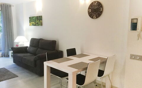 Dénia 170: Room, Property, Furniture, Interior Design, Living Room, Table, Coffee Table, Floor, Building, House