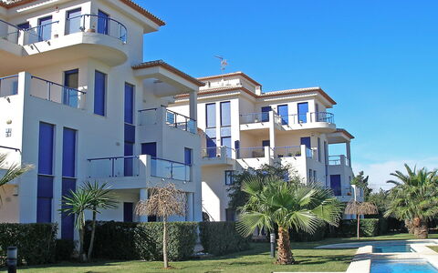 Alma del Sol: Plant, Sky, Building, Window, Blue, Tree, Urban Design, Water, Condominium, Arecales