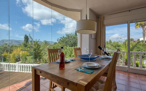 Osa Menor: Property, Real Estate, Building, Room, House, Furniture, Table, Interior Design, Home, Architecture
