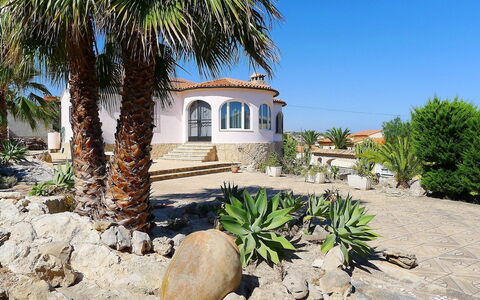 Jara: Property, House, Tree, Real Estate, Palm Tree, Home, Vacation, Arecales, Building, Landscape