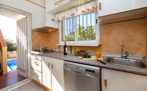 Meluca: Tap, Kitchen Sink, Sink, Cabinetry, Countertop, Plant, Kitchen, Kitchen Stove, Building, Wood