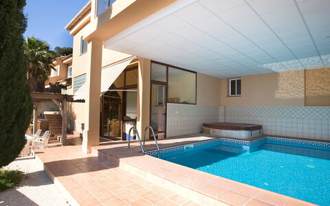 Raquel: Property, Plant, Building, Shade, Water, Interior Design, Window, Architecture, Swimming Pool, Condominium