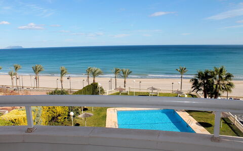 Urbaeuropa: Property, Vacation, Resort, Azure, Ocean, Swimming Pool, Sea, Shore, Sky, Real Estate