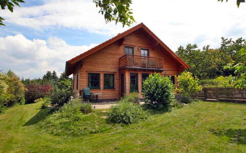 Haus Fries: Cloud, Sky, Plant, Building, Window, Tree, Natural Landscape, Wood, House, Land Lot