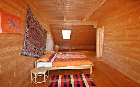 Haus Fries: Room, Hardwood, Attic, Floor, Wood, Wood Flooring, Furniture, Wood Stain, Interior Design, Log Cabin