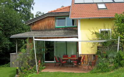 Geinberg 100: Plant, Building, Property, Window, Sky, Tree, House, Shade, Land Lot, Grass