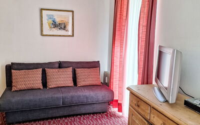 Accommodation:&nbsp;Edelweiss 100.2