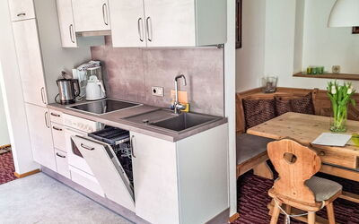 Accommodation:&nbsp;Edelweiss 100.2