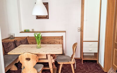 Accommodation:&nbsp;Edelweiss 100.2