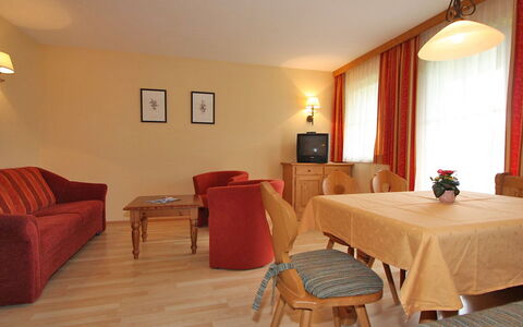 Altenmarkt im Pongau 300: Room, Furniture, Property, Interior Design, Floor, Building, Suite, Table, Real Estate, Living Room