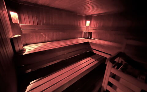Altenmarkt im Pongau 300: Wood, Building, Stairs, Tints And Shades, Symmetry, Room, Hardwood, Magenta, Night