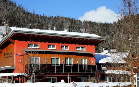 Radstadt 150: Sky, Snow, Cloud, Mountain, Window, Tree, Slope, Building, Cottage, House