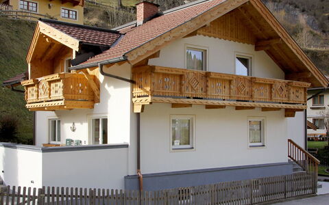 Haus Toferer: House, Property, Building, Roof, Home, Real Estate, Cottage, Balcony, Architecture, Facade