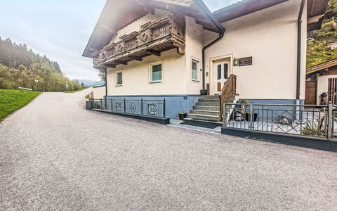 Haus Toferer: House, Home, Cottage, Driveway, Fence, Balcony, Mountain Village, Siding