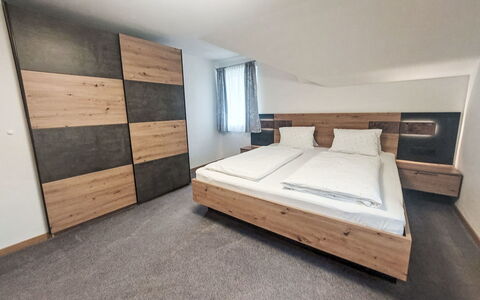 Haus Toferer: Wood, Bedroom, Flooring, Interior Design, Floor, Bed, Room, Bed Frame, Bedding, Apartment