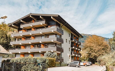 Bad Hofgastein 1: Cloud, Sky, Plant, Building, Property, Tree, Architecture, Urban Design, Window, Condominium