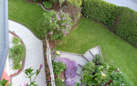 Zell am See 320: Garden, Plant, Groundcover, Flower, Grass, Landscape, Landscaping, Shrub, Architecture, Lawn