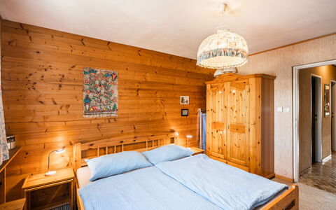 Point: Building, Wood, Comfort, Interior Design, House, Floor, Cabinetry, Bed Frame, Wall, Door