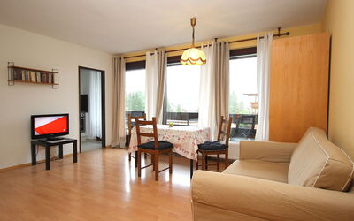 Liebl 202.3: Room, Property, Furniture, Living Room, Building, Floor, Interior Design, Hardwood, Wood Flooring, Laminate Flooring