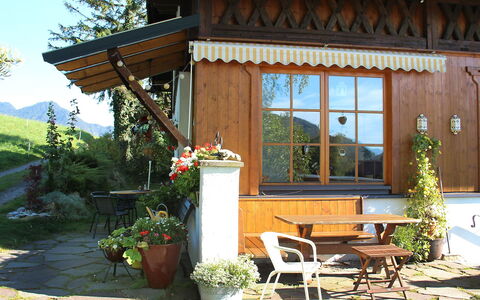 Berghaus Waldner: Plant, Flower, Building, Property, Flowerpot, Furniture, Houseplant, Green, Sky, Shade
