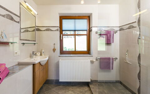 Berghaus Waldner: Bathroom, Property, Room, Interior Design, Building, Purple, Real Estate, House, Floor, Architecture