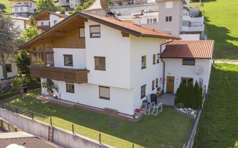 Haus Sailer: Building, Plant, Property, Window, Green, House, Tree, Urban Design, Land Lot, Neighbourhood