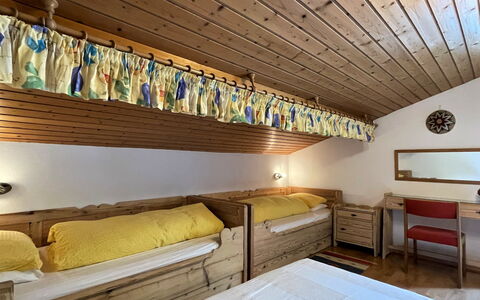 Kaiserhof: Wood, Interior Design, Ceiling, Furniture, Flooring, Floor, Room, Bedroom, Picture Frame, Bed