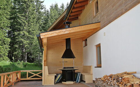 Hochkrimml 2: Property, House, Room, Building, Home, Siding, Cottage, Wood, Roof, Tree