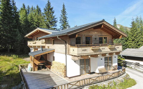 Hochkrimml 2: Plant, Sky, Building, Window, Tree, House, Wood, Cottage, Siding, Real Estate