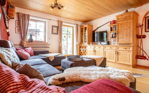 Königsleiten 2: Property, Cabinetry, Picture Frame, Window, Wood, Comfort, Lighting, Building, Interior Design, Architecture