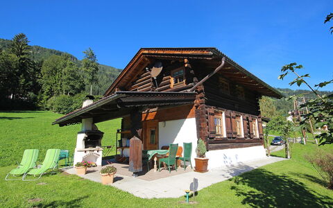 Auhäusl: Property, House, Building, Home, Cottage, Sky, Architecture, Roof, Hut, Real Estate