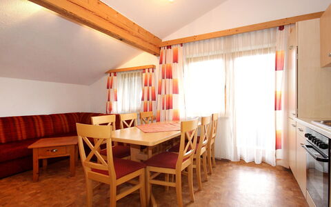 Fügen 320: Room, Property, Furniture, Building, House, Interior Design, Floor, Ceiling, Real Estate, Dining Room