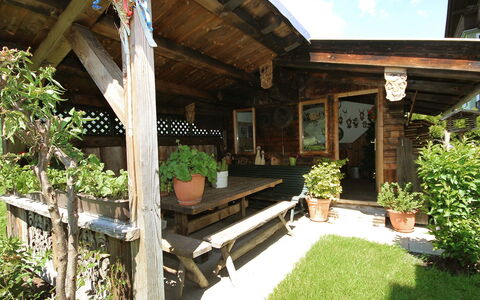 Christoph: Property, Building, House, Real Estate, Yard, Backyard, Home, Room, Porch, Cottage