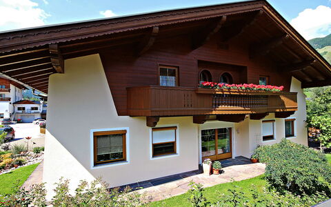 Hippach 170: Plant, Sky, Building, Window, Cloud, Land Lot, Wood, Urban Design, House, Tree