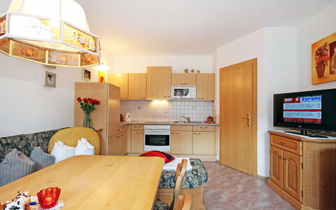 Hippach 170: Room, Furniture, Property, Bed, Building, Interior Design, Floor, Bedroom, House, Ceiling