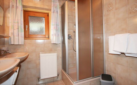 Mayrhofen 300: Room, Bathroom, Property, Plumbing Fixture, Floor, Building, Tile, Interior Design, Architecture, Marble