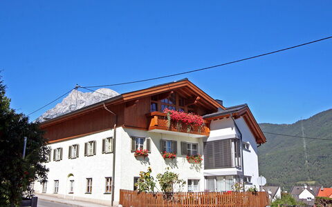 Gruber: Sky, Plant, Property, Building, Window, Slope, Architecture, House, Real Estate, Roof