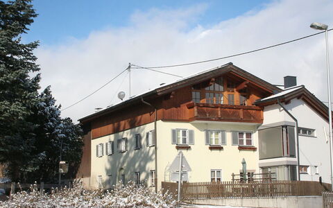 Gruber: House, Property, Residential Area, Home, Building, Town, Neighbourhood, Sky, Architecture, Real Estate