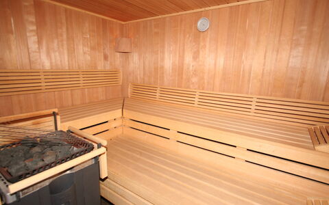 Telfs 305: Building, Wood, Flooring, Floor, Wood Stain, Sauna, Line, Hardwood, House, Plank