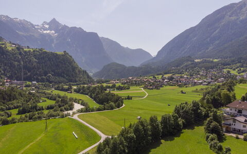 Bichleregg: Cloud, Mountain, Sky, Ecoregion, Natural Landscape, Plant, Natural Environment, Highland, Land Lot, Tree